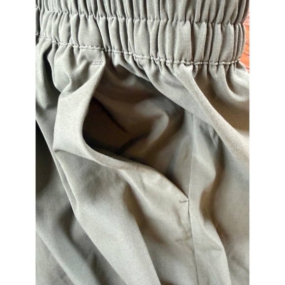 Vuori Villa Short Olive Green Sz Medium Elastic Waist Relaxed High Rise Travel - Picture 3 of 7